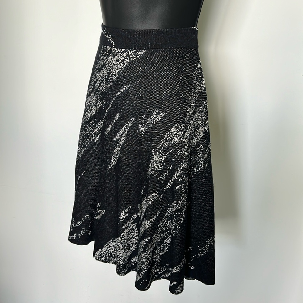 BCBGMAXAZRIA Karlie Black Jacquard A-Line Skater Skirt Women’s Small NWOT - Picture 6 of 16